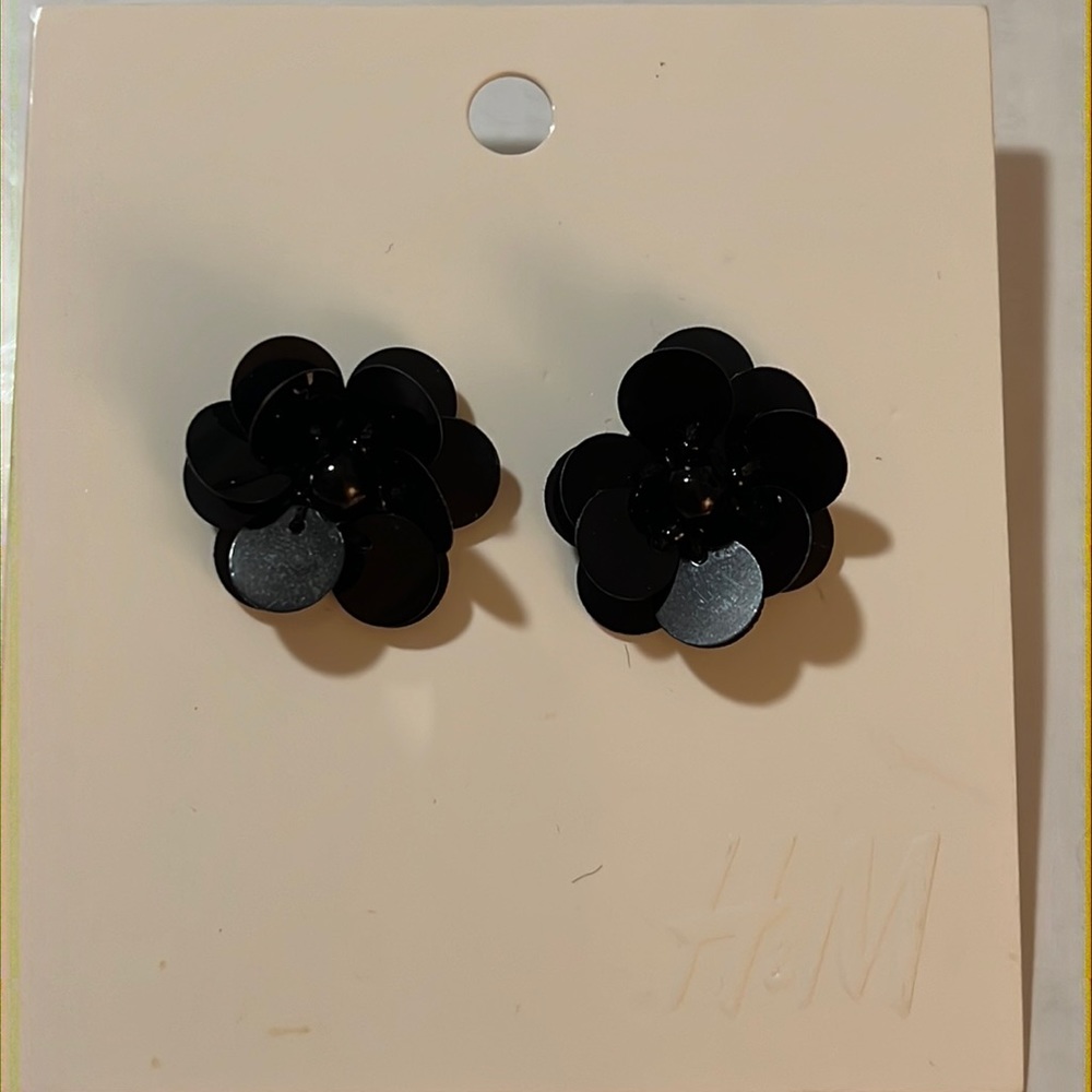 Black Stub Flower Earrings